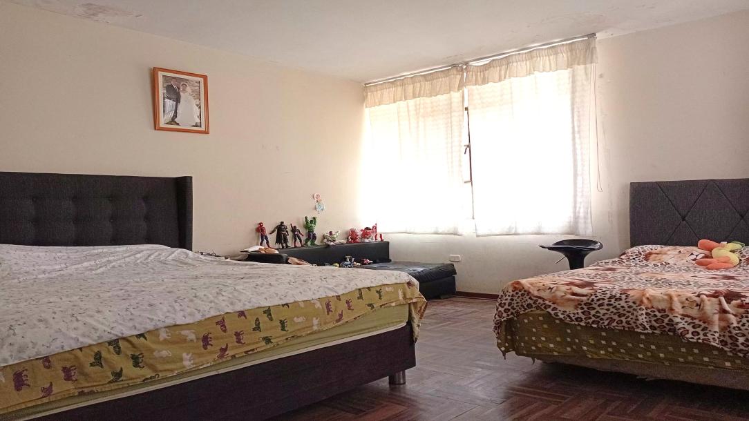 Amplia casa de 2 pisos con cochera y azotea   Urb. San Juan – Chiclayo-9