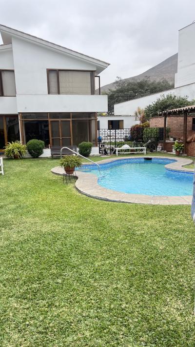 Piscina jardín BBQ Condominio
