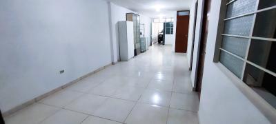 Venta de espacioso y bonito Departamento en 1er piso en  San Martín De Porres/Los Olivos, Lima