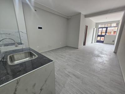 VENDO 1ER PISO REMODELADO FRENTE A LA PUERTA 6 DE LA UNÍ