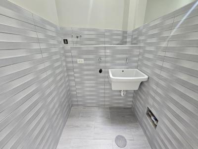 VENDO 1ER PISO REMODELADO FRENTE A LA PUERTA 6 DE LA UNÍ