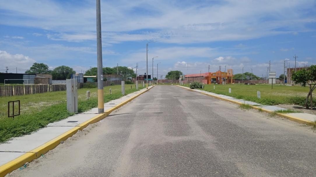 VENDO DOS TERRENOS EN LAS COLINAS DE PIURA RESORT-3