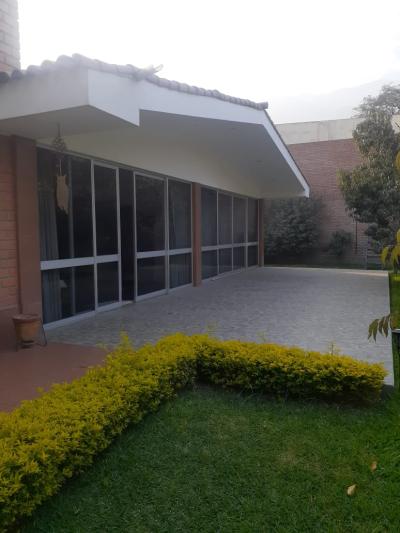 Vendo Casa en Av. Los Cedros cuadra 14 - Chaclacayo-3