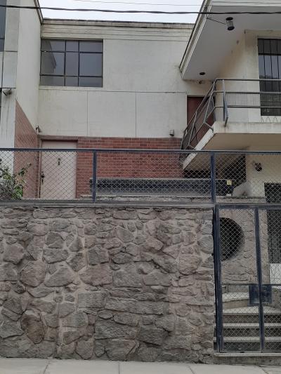 Vendo Casa en Av. Los Robles cuadra 7 Urb. El Abanico - Chaclacayo