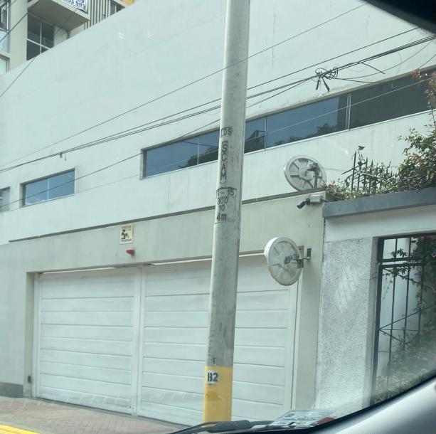 Venta Estacionamiento en excelente zona comercial-0
