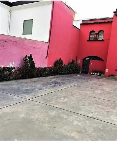 VENTA DE CASA A PRECIO DE TERRENO EN SAN ISIDRO