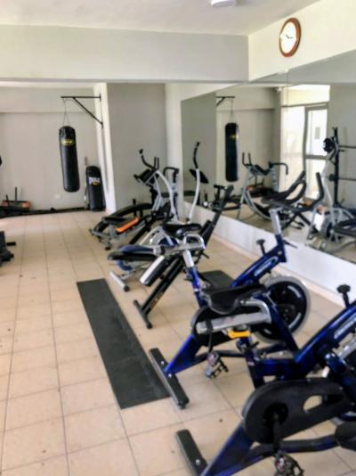 VENDO DPTO. 1ER. PISO SURCO URB. JARDINES EL POLO Hunt 149M2AO 111.20 3 DORMS. PISCINA, GIMNASIO. TLF. 914 853 119